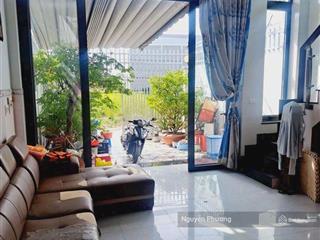 Sát mt đoàn nguyễn tuấn, hưng long, bình chánh  80m2 (5,2x15,3m) 2 tầng, nhà đẹp kiên cố 