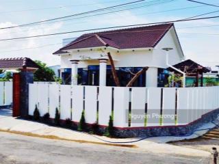 Bán villa 2 mặt tiền đường ô tô. gần biển, giao thông thuận tiện. bán giá rẻ 2 tỷ 290tr tl. shr