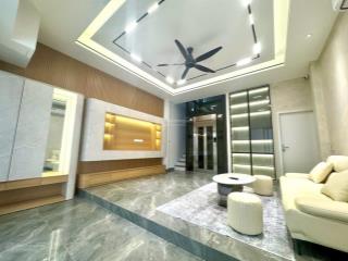Bán nhà đẹp trung tâm đống đa  dt 42m2 x mt5m  thang máy  vị trí đẹp  full nội thất
