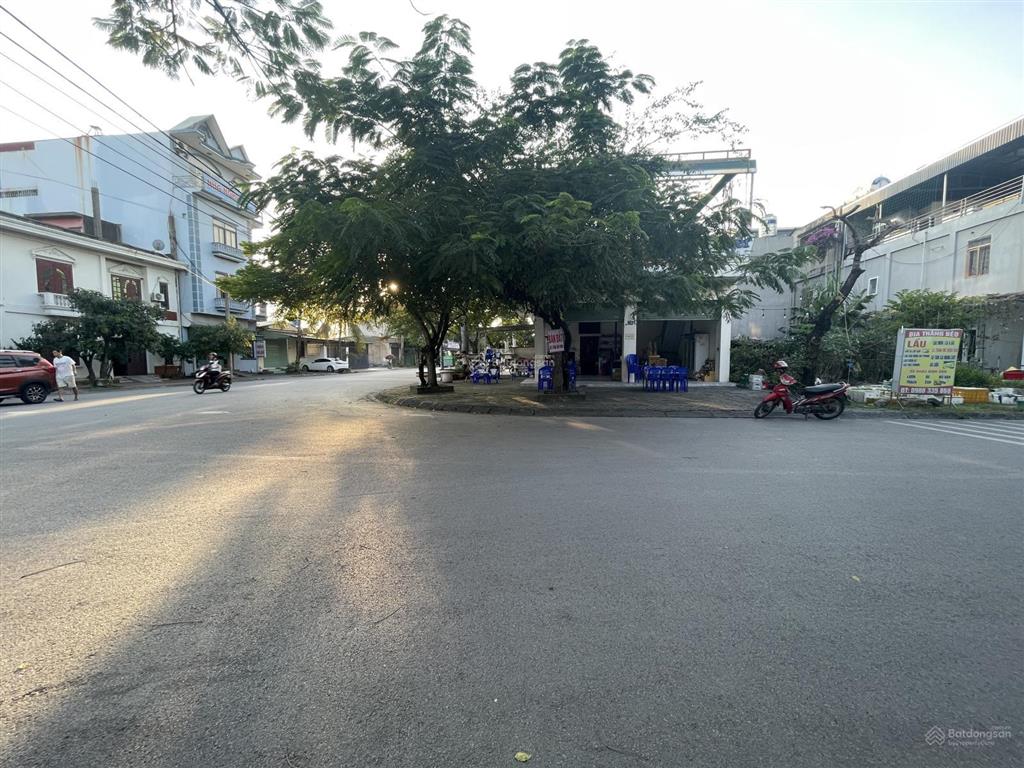 Bán đất tặng nhà hàng 2 tầng lô góc vip nhất đối diện văn phòng dự án bđs quảng hồng, 4,5 tỷ