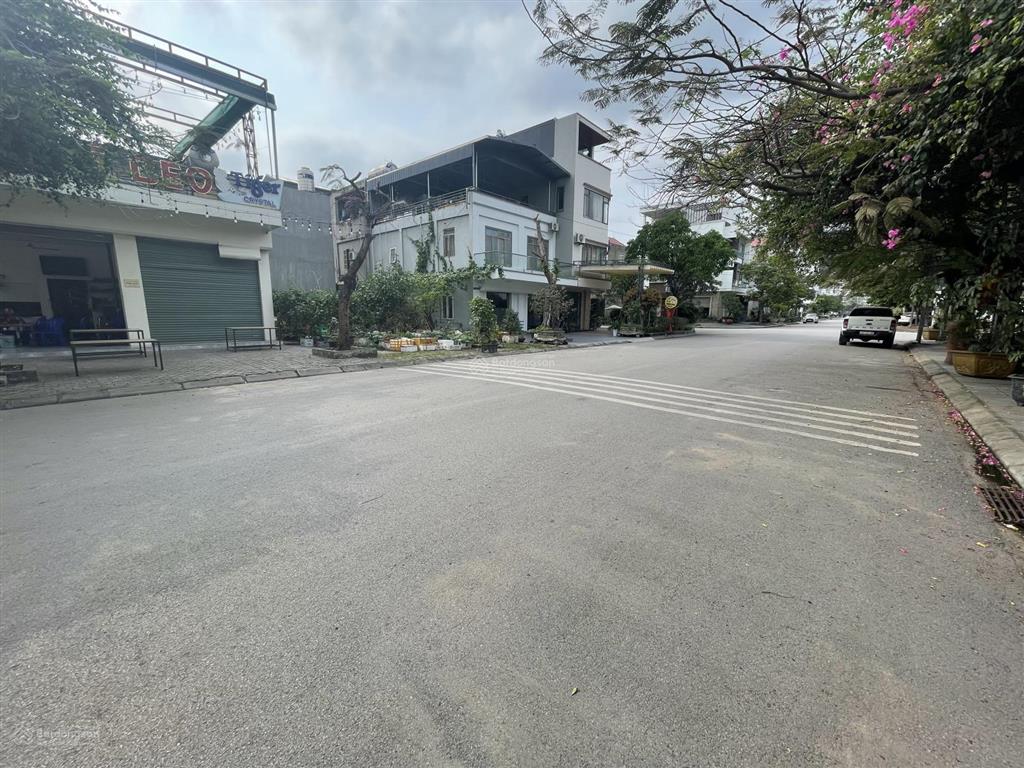 Bán đất tặng nhà hàng 2 tầng lô góc vip nhất đối diện văn phòng dự án bđs quảng hồng, 4,5 tỷ