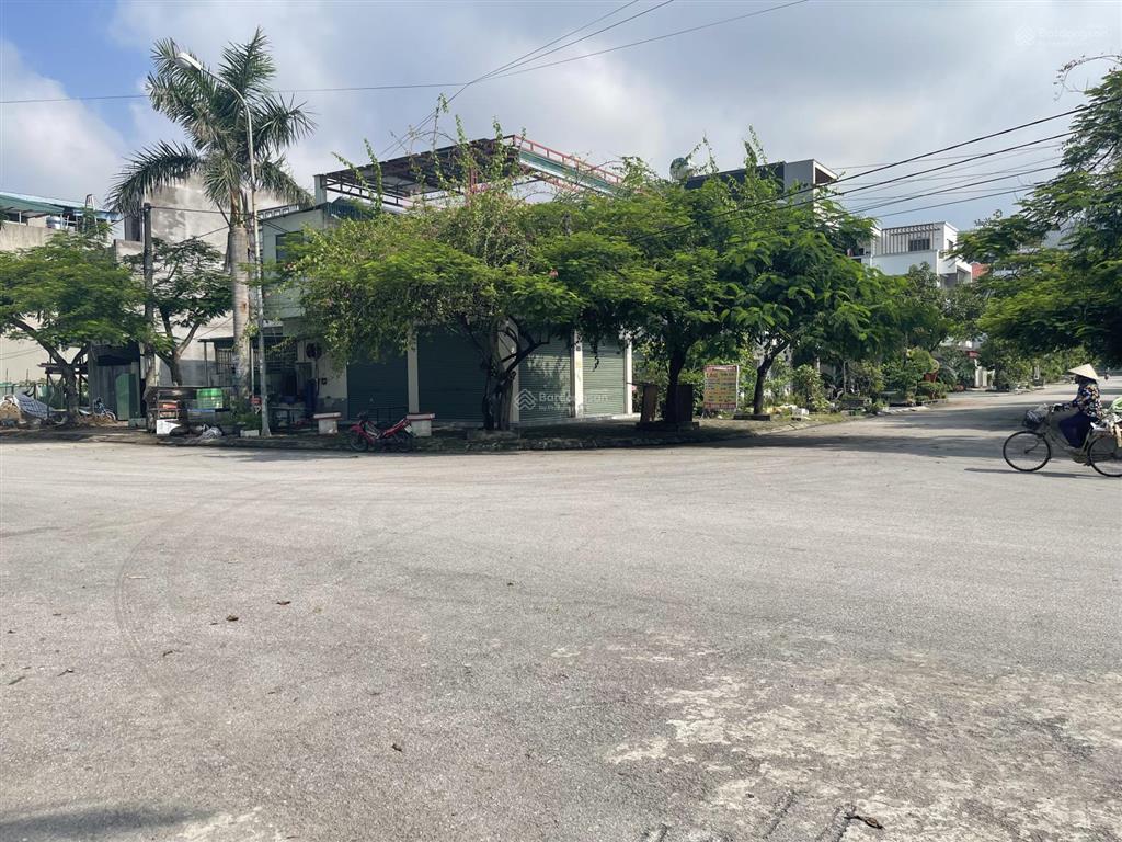 Bán đất tặng nhà hàng 2 tầng lô góc vip nhất đối diện văn phòng dự án bđs quảng hồng, 4,5 tỷ