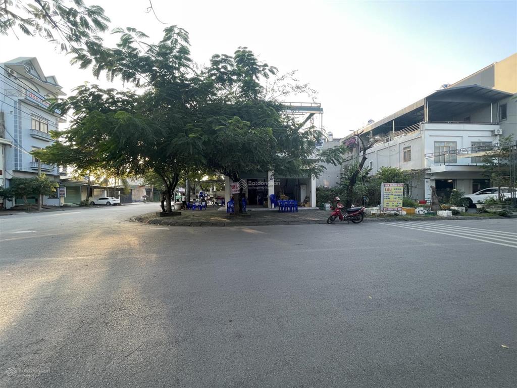 Bán đất tặng nhà hàng 2 tầng lô góc vip nhất đối diện văn phòng dự án bđs quảng hồng, 4,5 tỷ