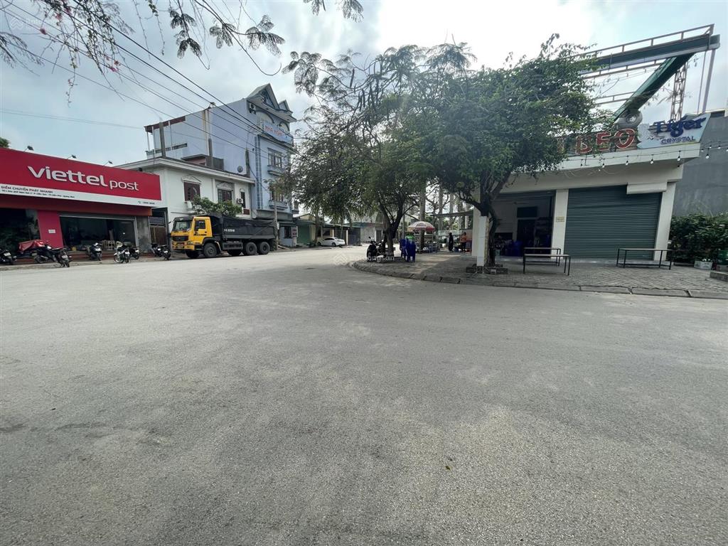 Bán đất tặng nhà hàng 2 tầng lô góc vip nhất đối diện văn phòng dự án bđs quảng hồng, 4,5 tỷ