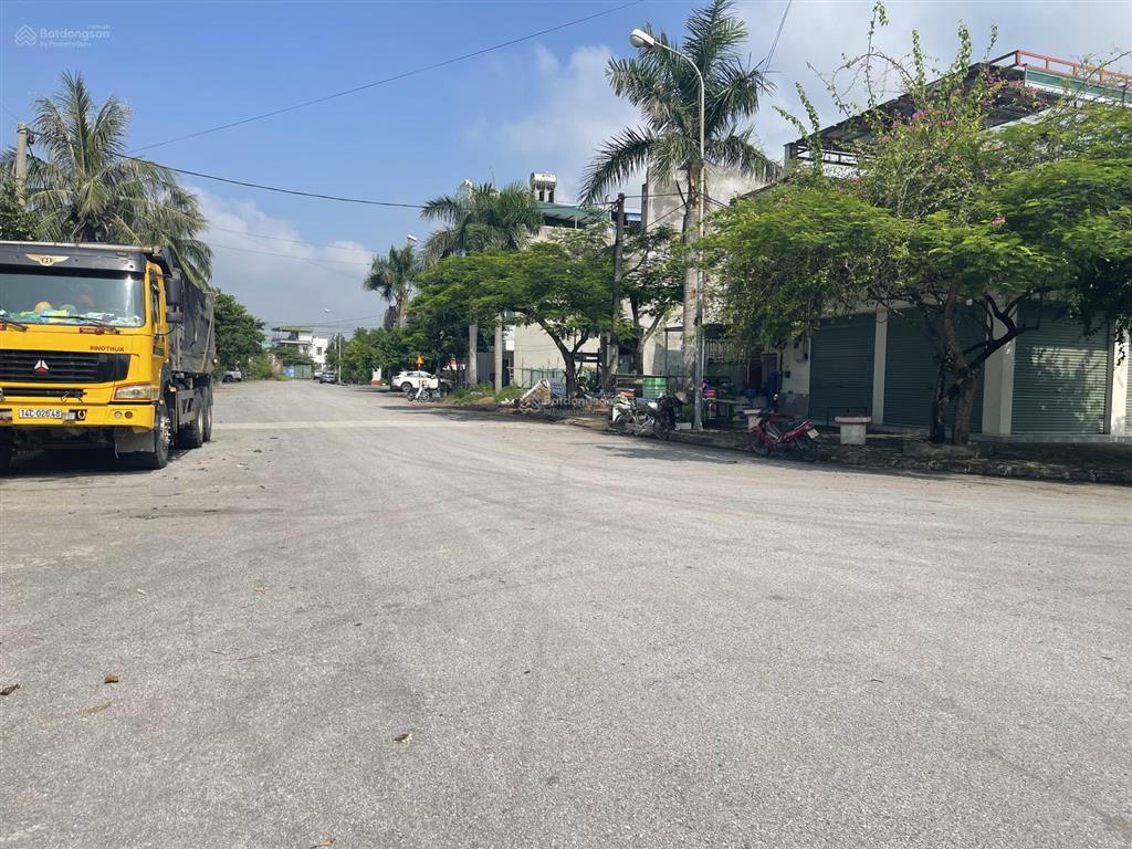 Bán đất tặng nhà hàng 2 tầng lô góc vip nhất đối diện văn phòng dự án bđs quảng hồng, 4,5 tỷ