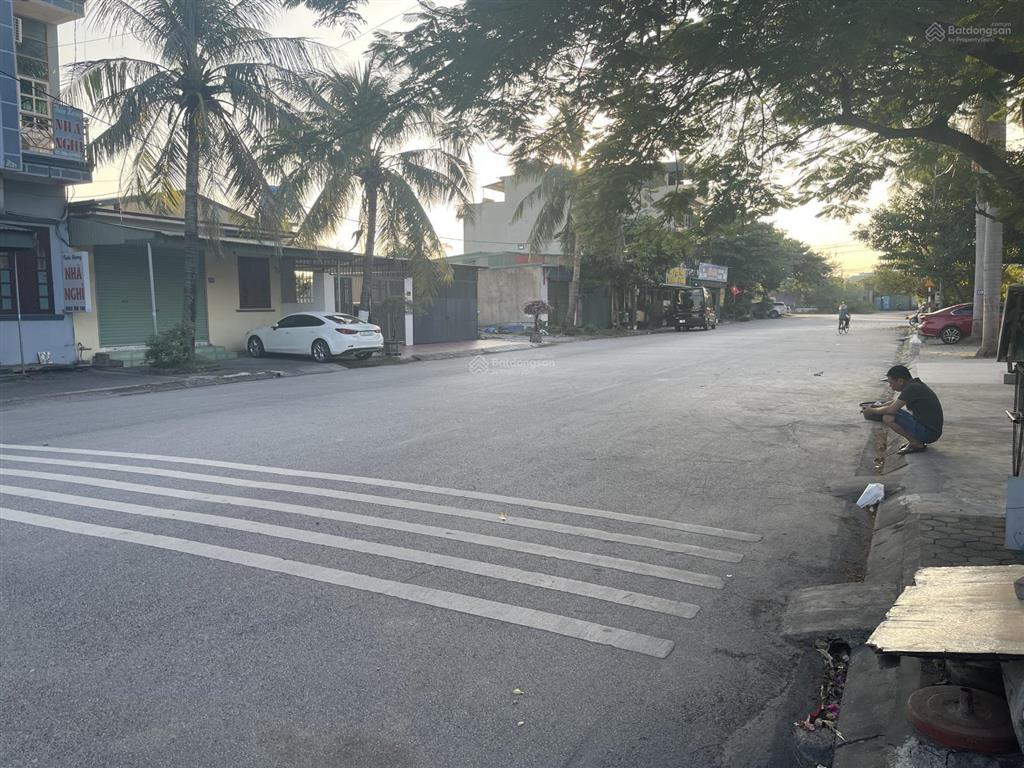 Bán đất tặng nhà hàng 2 tầng lô góc vip nhất đối diện văn phòng dự án bđs quảng hồng, 4,5 tỷ