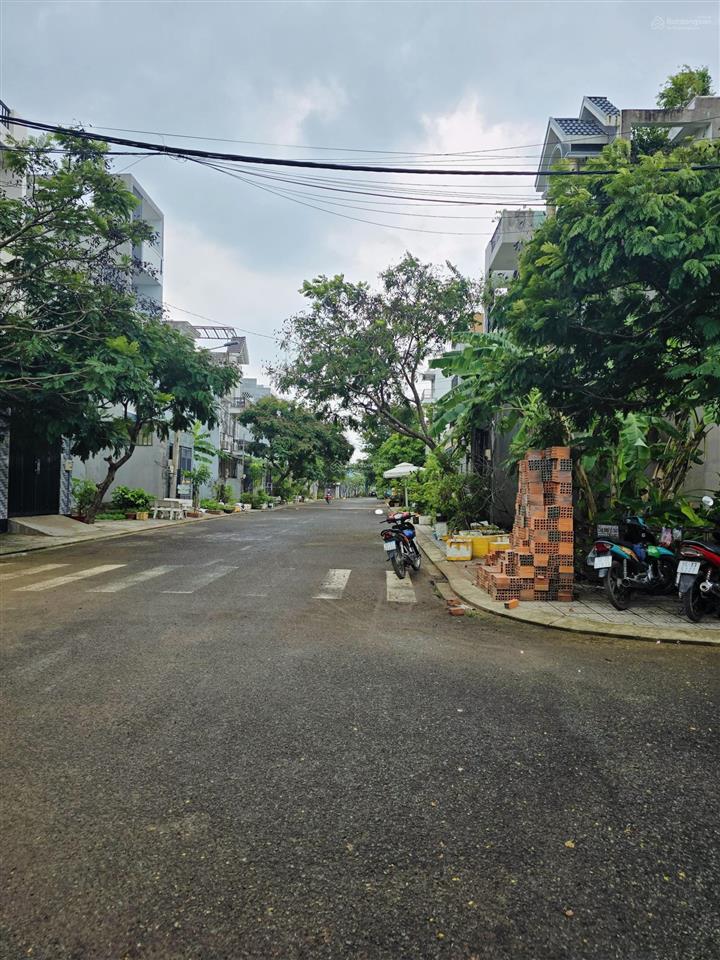 Cực hiếm, lô góc full thổ 110m2, đường 10m thông có vỉa hè chủ giảm chào 100tr còn 4.4 tỷ tl