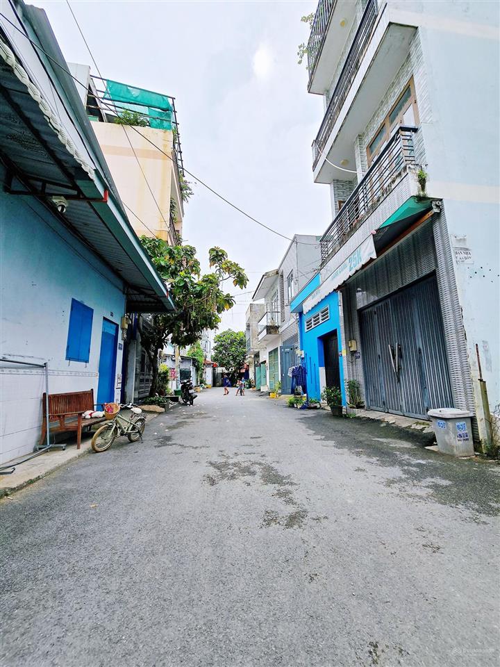 Bán nhà lò lu 1 trệt 2 lầu 54m2, tặng full nội thất, sổ riêng hoàn công đủ