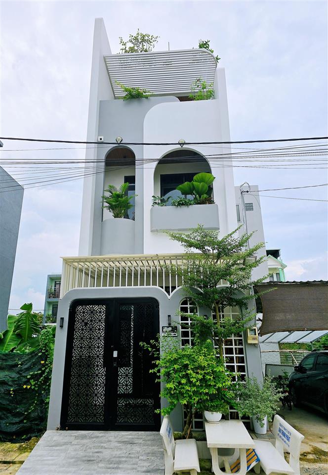 Nhà 1 trệt 2 lầu pháp lý chuẩn, đường rộng xe hơi quay đầu, chủ thiện chí thương lượng