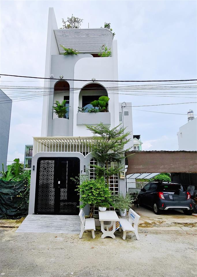 Nhà 1 trệt 2 lầu pháp lý chuẩn, đường rộng xe hơi quay đầu, chủ thiện chí thương lượng