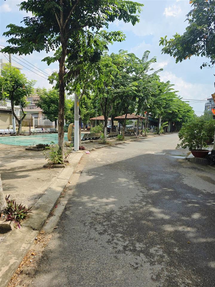 Chủ ngộp, bán bất chấp, trệt 2 lầu sân thượng, đường 8m có vỉa hè sổ riêng, thương lượng mạnh