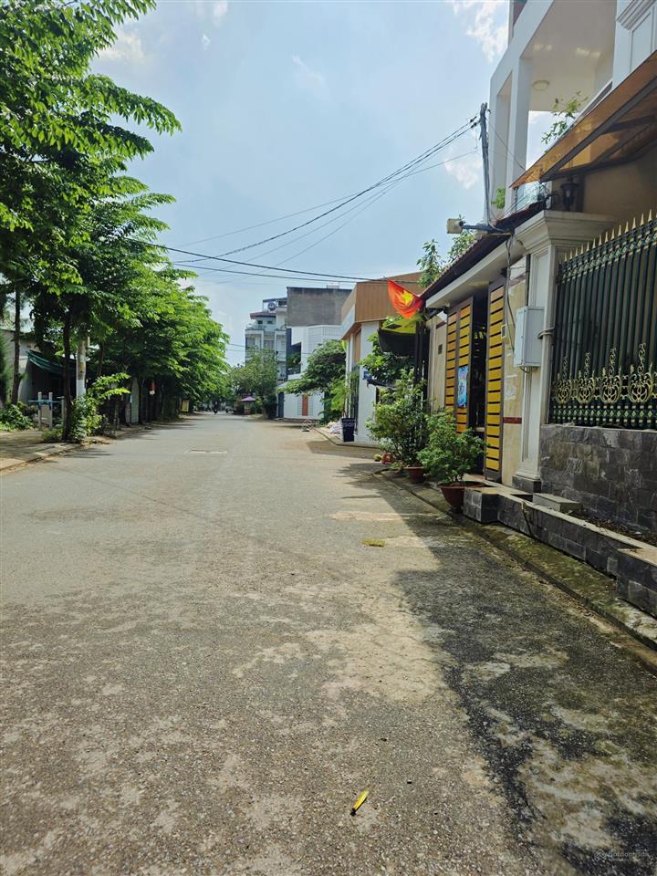 Chủ ngộp, bán bất chấp, trệt 2 lầu sân thượng, đường 8m có vỉa hè sổ riêng, thương lượng mạnh