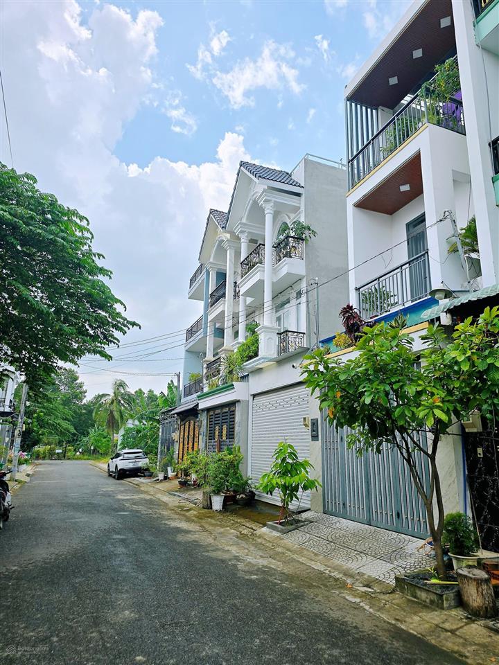 Chủ ngộp, bán bất chấp, trệt 2 lầu sân thượng, đường 8m có vỉa hè sổ riêng, thương lượng mạnh