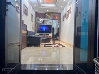 Dịch vọng  cực hiếm nhà đẹp lô góc nở hậu  sân rộng thoáng trước sau  gần phố sát công viên