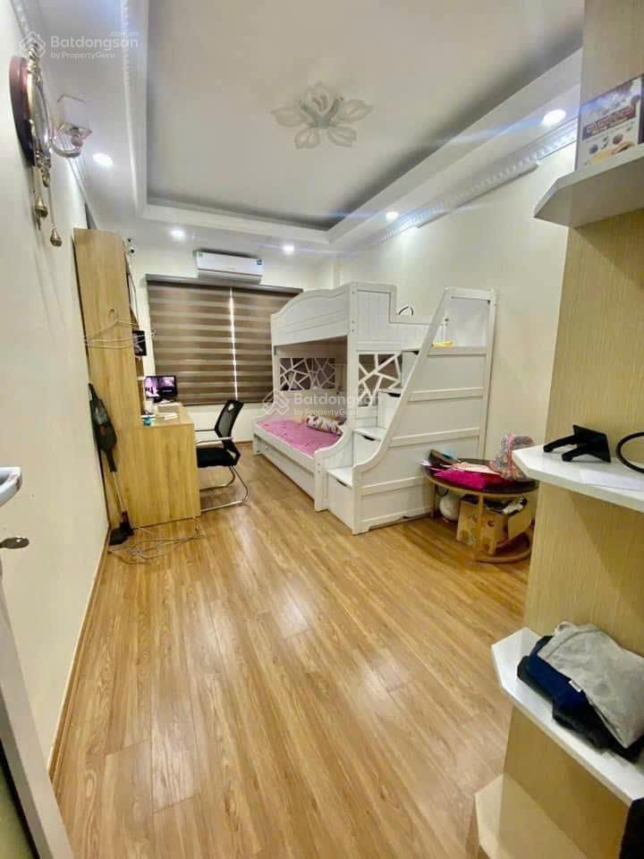 Chủ kẹt tiền bán gấp nhà 40m5tầng 7 tỷ nhà hoàng mai cách ô tô 20m
