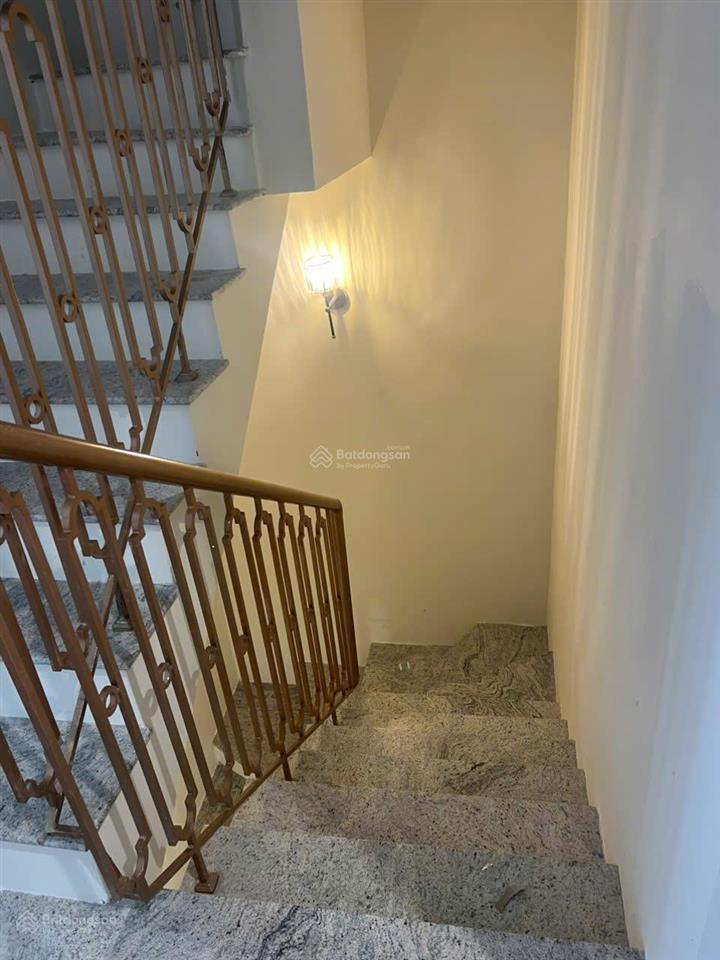 Mình chính chủ cho thuê nhà hoàn thiện đẹp 3 tầng 3pn, giá hot chỉ từ 10 triệu/tháng bao phí