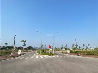Bán lô đất mặt view công viên rộng 1ha, mặt tiền 5m, thoáng mát, giá 1,680 tỷ