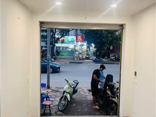 Bán nhà trần quốc hoàn, cầu giấy, hà nội. dt 30m2. 4t, mt 3m. nhà mặt phố ôtô đỗ cửa giá 8.55 tỷ