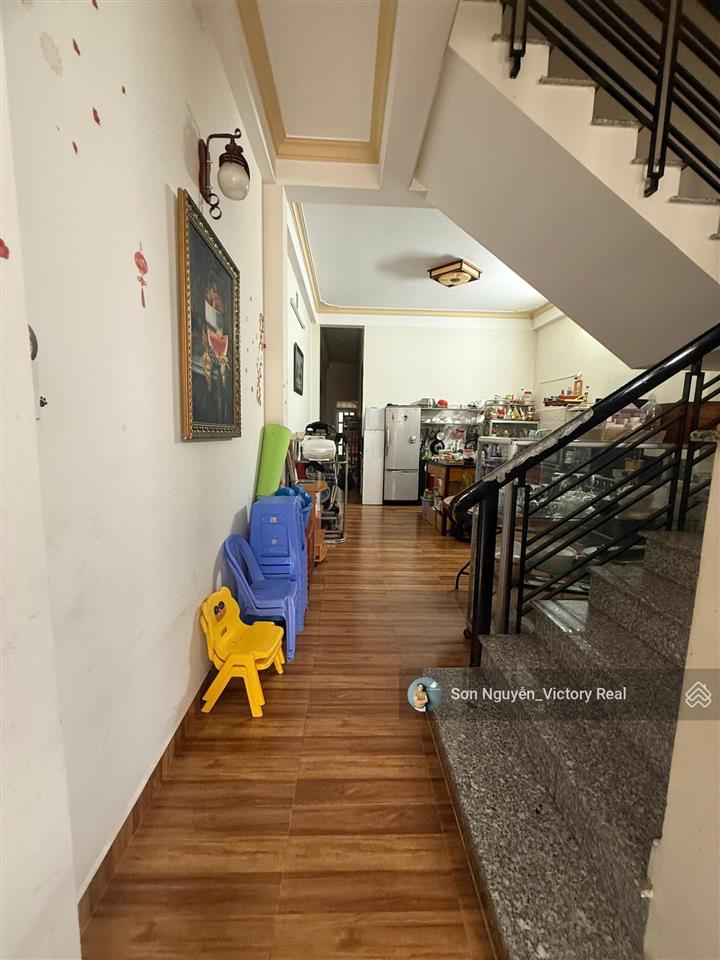 Cần bán gấp nhà đẹp trung tâm đà lạt hẻm xe hơi, khu dân trí cao, chỉ 5.5 tỷ