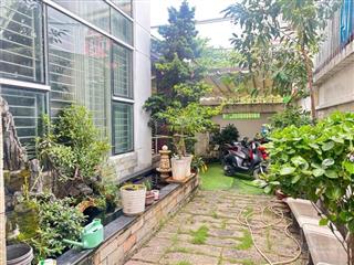 Chính chủ gửi bán  biệt thự 4 tầng  5 pn  nằm ngay trung tâm hiệp phú q9