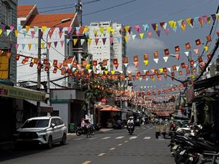 Bà hom q6
nh.à 4 tầng diện tích lớngần vòng xoaychợ phú lâm, nguyễn văn luôngkinh dương vươn