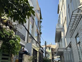 Nhà 3 tầng ngay p1 q8 gần chợ rạch ôngcầu chữ y dt lớn full công năng chỉ nhỉnh 7 đồng