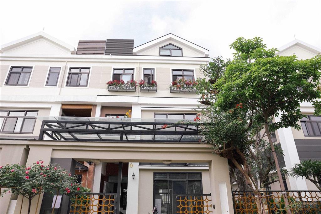 Chính chủ cần tiền bán biệt thự 220m2 starlake tây hồ tây gần hồ điều hòa, mặt tiền 15m