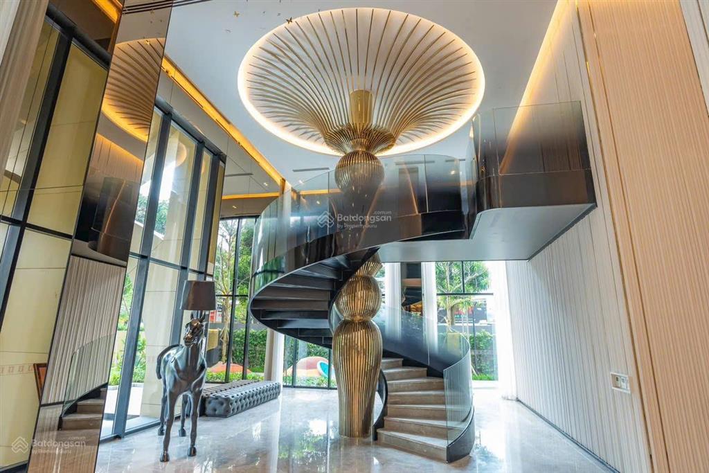 Chính chủ bán căn góc 4pn 180m2 heritage west lake 677 lạc long quân full đồ, thang máy riêng