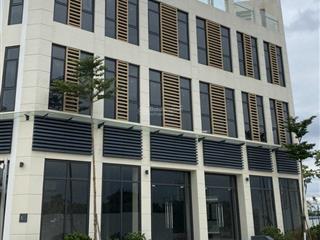 Chính chủ bán shophouse starlake tây hồ tây 172m2, mặt đường 40m, 5 tầng, mặt tiền 8.5m, sổ sẵn
