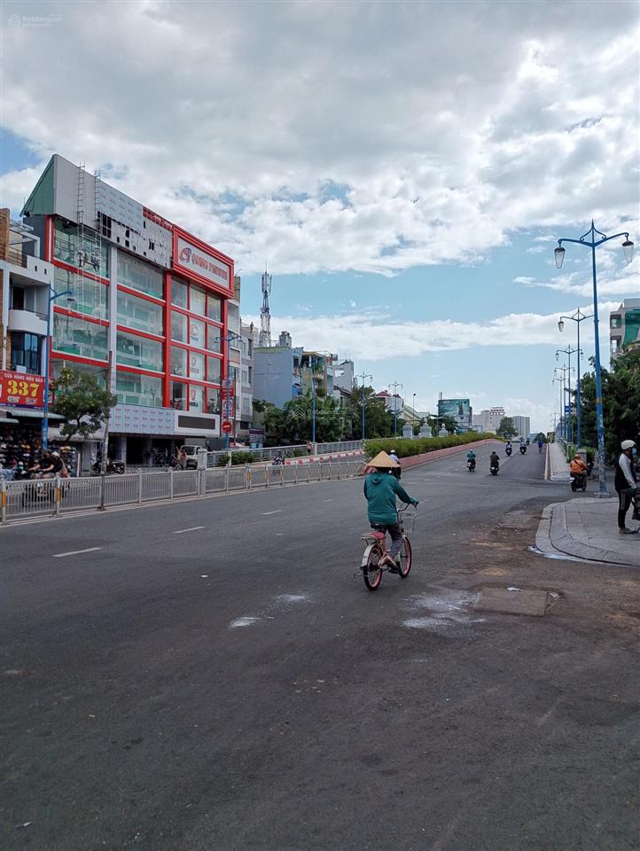 Bán nhà hậu giang trung tâm hành chính q6, 65m2  hẻm xe hơi thông  chỉ 7. x tỷ