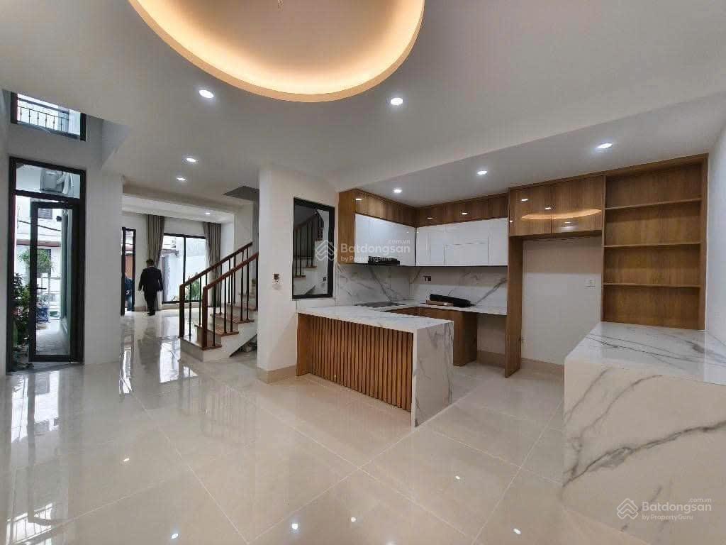 Bán nhà 4 tầng phân lô tại phố chu huy mân, phường phúc đồng  long biên, dt 100m2. mt6m