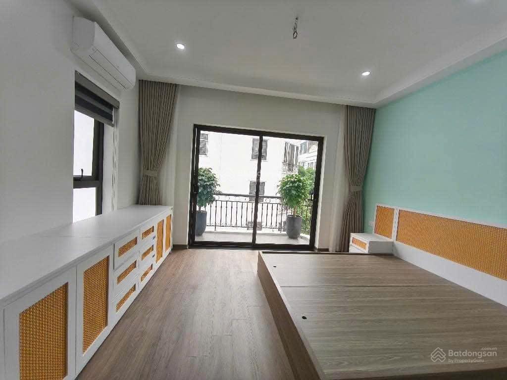 Bán nhà 4 tầng phân lô tại phố chu huy mân, phường phúc đồng  long biên, dt 100m2. mt6m