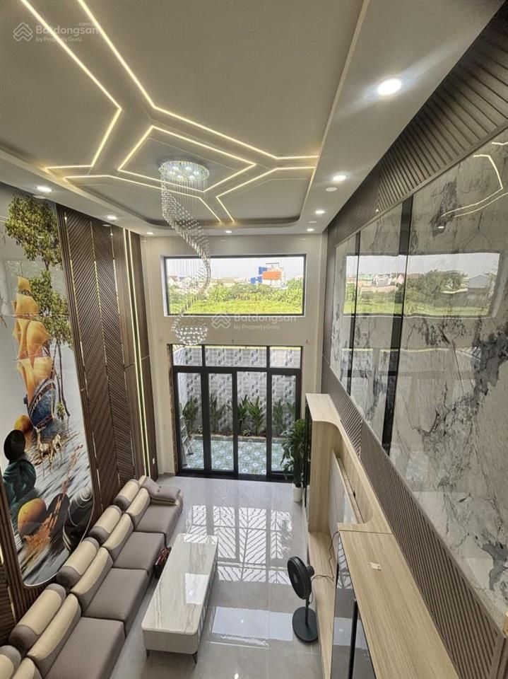 Siêu phẩm nhà 5 tầng thang máy vị trí đắc địa đối diện trường học giá tốt bán gấp