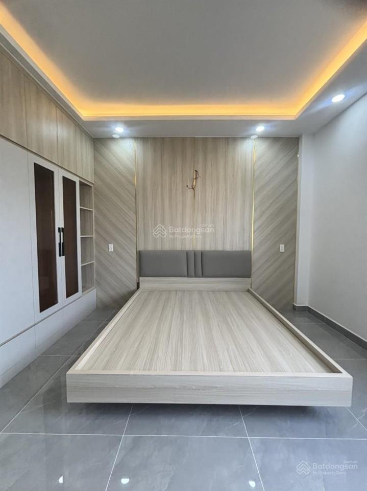 Siêu phẩm nhà 5 tầng thang máy vị trí đắc địa đối diện trường học giá tốt bán gấp