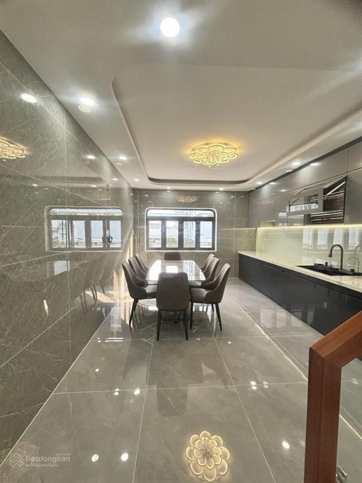 Siêu phẩm nhà 5 tầng thang máy vị trí đắc địa đối diện trường học giá tốt bán gấp