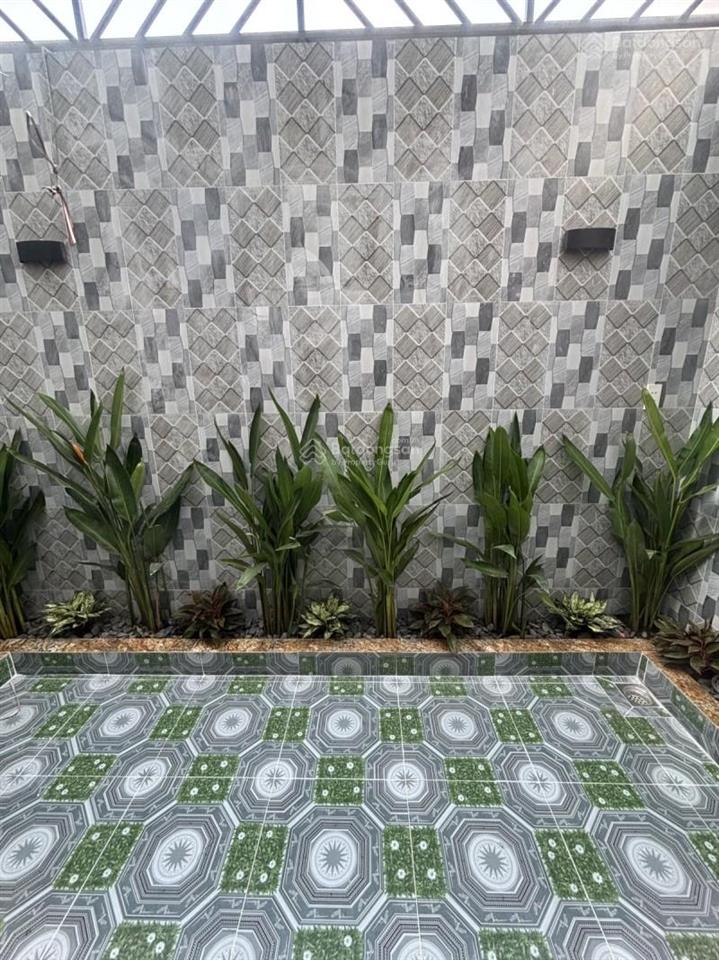 Siêu phẩm nhà 5 tầng thang máy vị trí đắc địa đối diện trường học giá tốt bán gấp