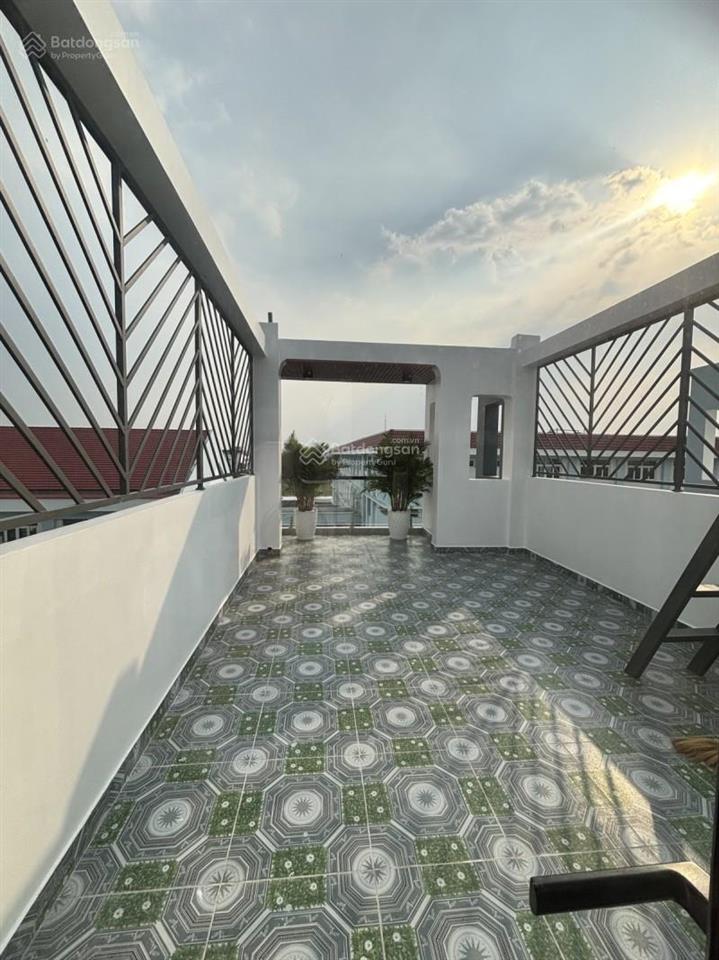 Siêu phẩm nhà 5 tầng thang máy vị trí đắc địa đối diện trường học giá tốt bán gấp