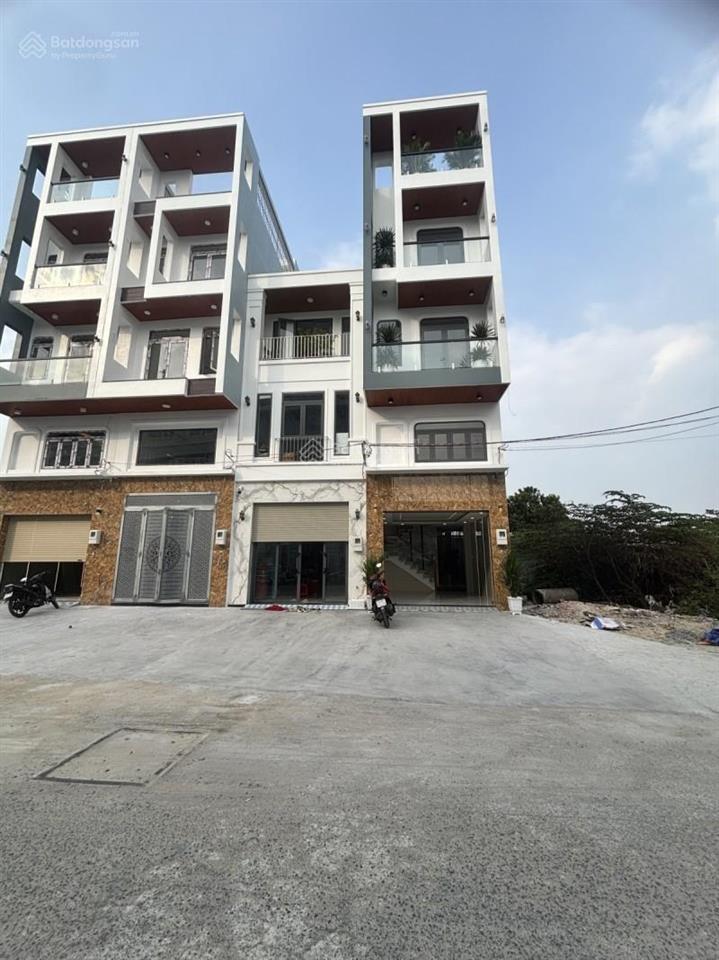 Siêu phẩm nhà 5 tầng thang máy vị trí đắc địa đối diện trường học giá tốt bán gấp