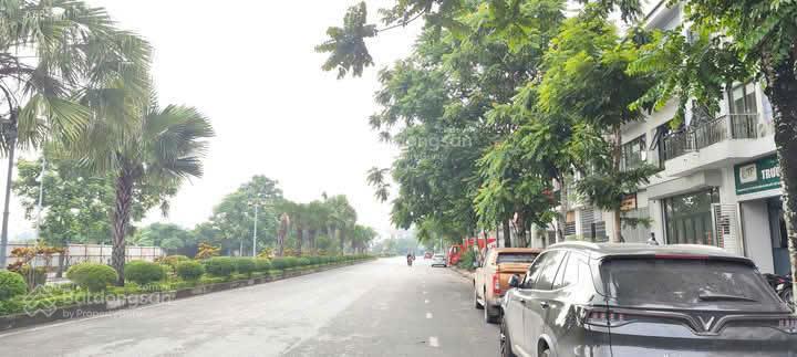 Bán nhà liền kề shophuose foresa tasco xuân phương mặt đường 40m dt90m2x4tx 6mmt giá 28tỷ nhà đẹp.