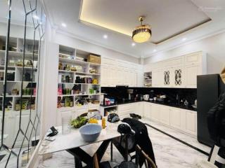Bán nhà hoàng quốc việt ô vào nhà, ô tô tránh, kinh doanh sầm uất, view hồ, 2 thoáng 108,7m2 4 tầng