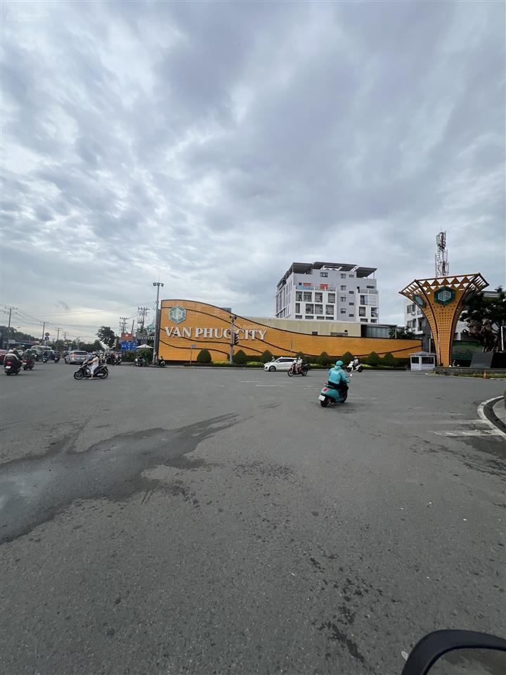 Nhà đối diện cổng vạn phúc city 40m ôtô tới cửa 1trệt 1lầu 2pn 2wc đầy đủ tiện ích xung quanh