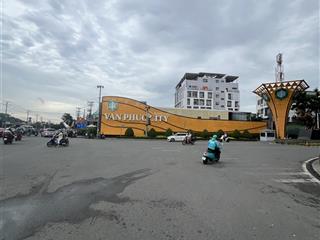 Nhà đối diện cổng vạn phúc city 40m ôtô tới cửa 1trệt  1lầu  2pn 2wc đầy đủ tiện ích xung quanh