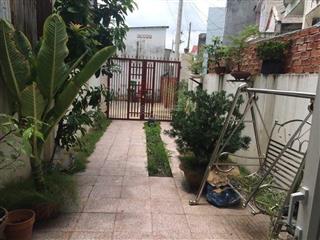 Nhà ngay vành đai 2 bv thủ đức 120m xe hơi ra vào quay đầu thoải mái diện tích nở hậu, có sân