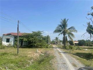 Chính chủ bán đất 200m2 trung tâm xã   0906 966 ***