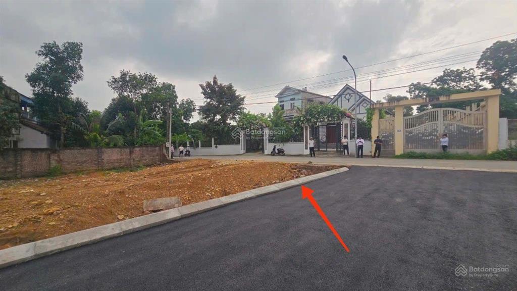 Chính chủ cần bán mảnh đất 100m2 . đất có sổ đỏ. đất full thổ cư. đất mặt đường liên thôn