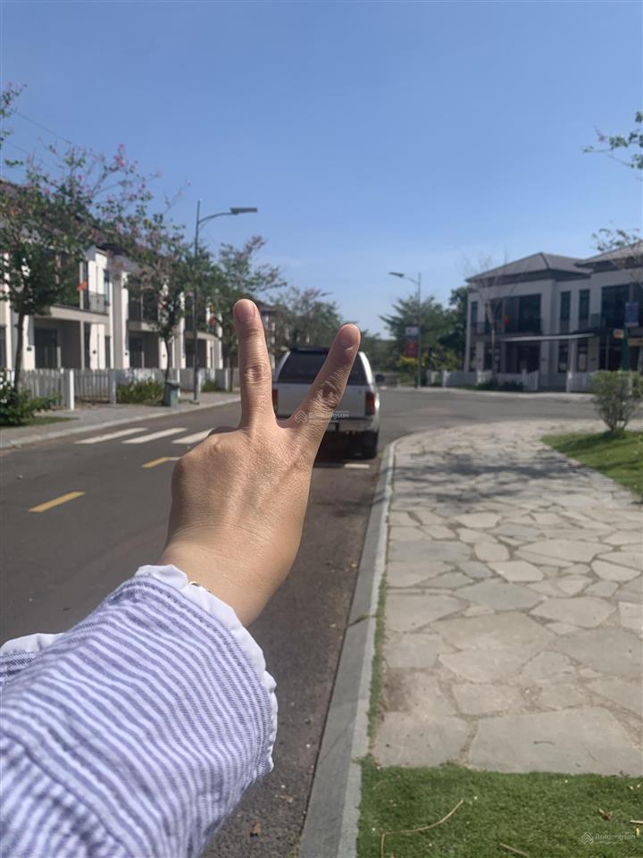 Nhà thô 1 trệt 1 lầu đẹp view công viên