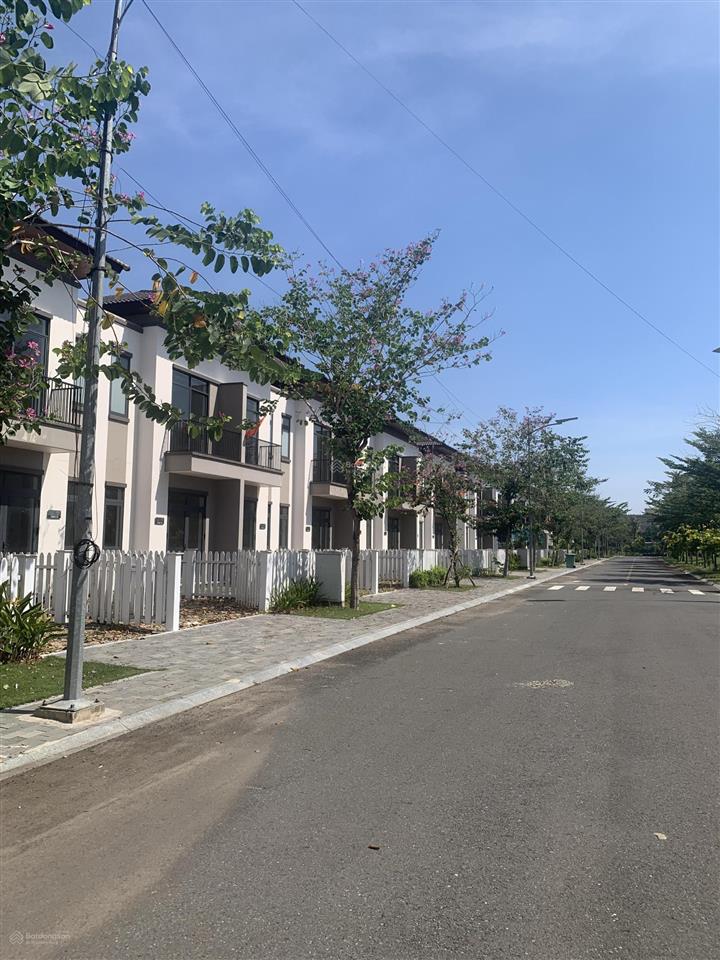 Nhà thô 1 trệt 1 lầu đẹp view công viên