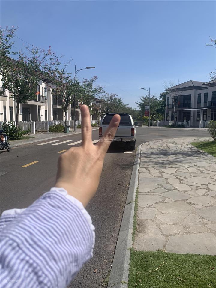 Nhà thô 1 trệt 1 lầu đẹp view công viên