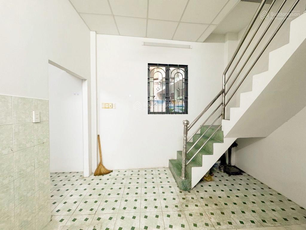 Nhà 2 tầng đường 3/2  quận 11  gần mặt tiền  ngang 4m  giá 4,x t.ỉ