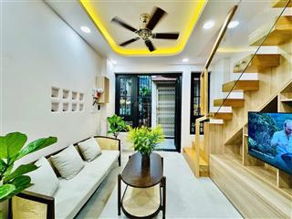 Chính chủ bán gấp nhà mới vào ở liền hẻm phan xích long, p2, pn, dt 4,5x10m  3 tầng  giá 4,96 tỷ